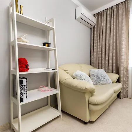 Sunny Modern 1br Retreat With Cozy Balcony