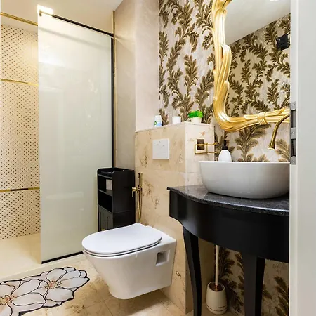 Sunny Modern 1br Retreat With Cozy Balcony * بلوفديف