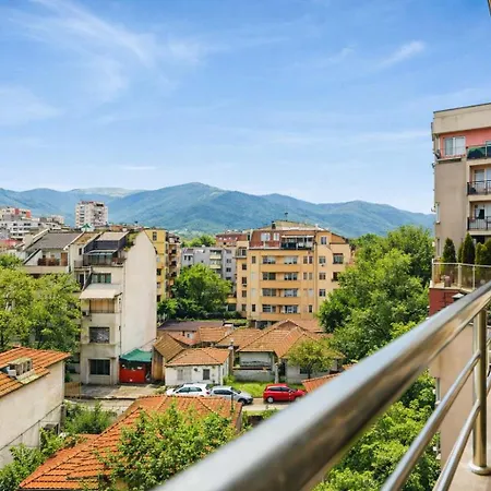 Sunny Modern 1br Retreat With Cozy Balcony Apartment