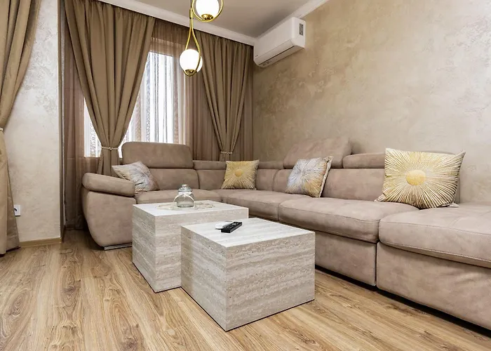 شقة Sunny Modern 1br Retreat With Cozy Balcony *