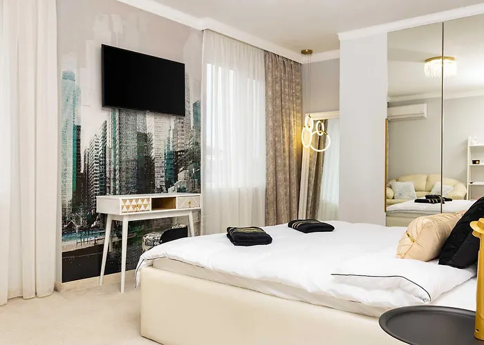 Sunny Modern 1br Retreat With Cozy Balcony *