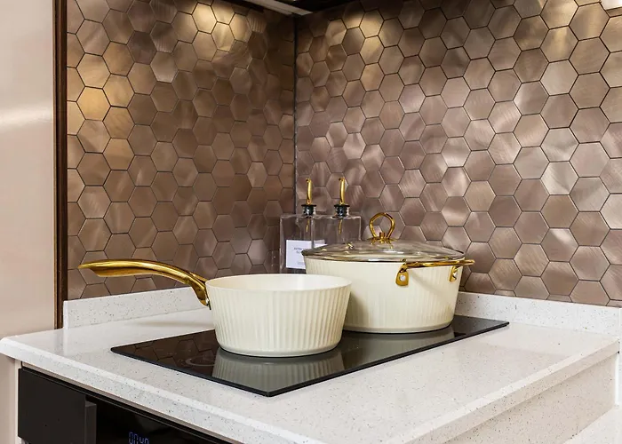 شقة Sunny Modern 1br Retreat With Cozy Balcony