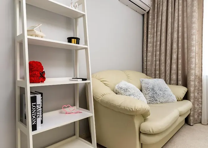 Sunny Modern 1br Retreat With Cozy Balcony