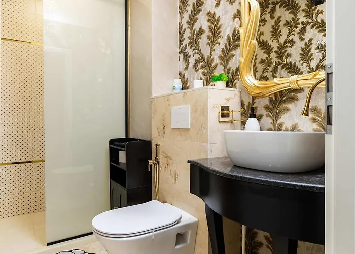 Sunny Modern 1br Retreat With Cozy Balcony * بلوفديف