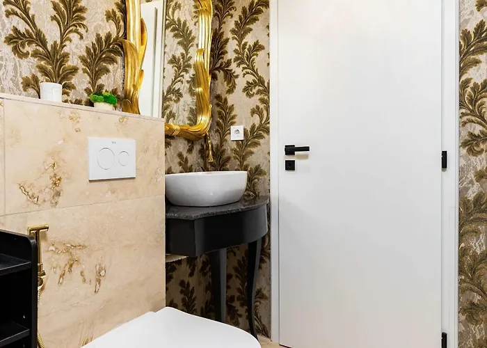 Sunny Modern 1br Retreat With Cozy Balcony * بلوفديف