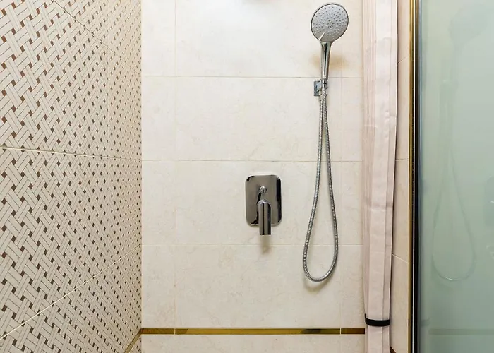 Sunny Modern 1br Retreat With Cozy Balcony شقة *