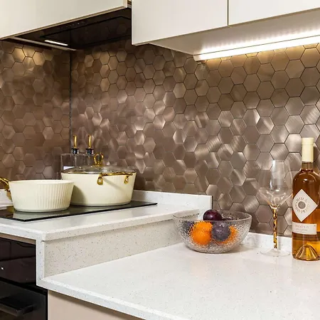 Apartament Sunny Modern 1br Retreat With Cozy Balcony *