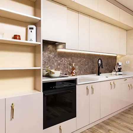 Sunny Modern 1br Retreat With Cozy Balcony Apartament