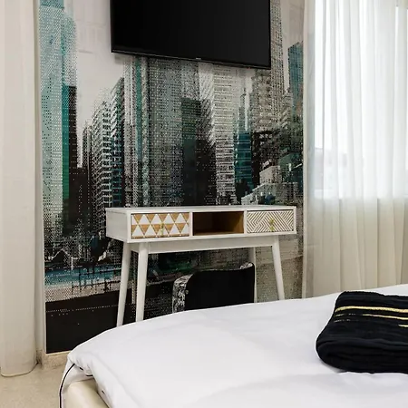 Sunny Modern 1br Retreat With Cozy Balcony *