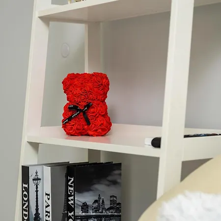 Sunny Modern 1br Retreat With Cozy Balcony *