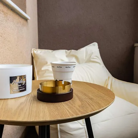 Apartament Sunny Modern 1br Retreat With Cozy Balcony *