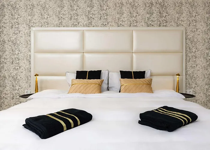 Sunny Modern 1br Retreat With Cozy Balcony Daire