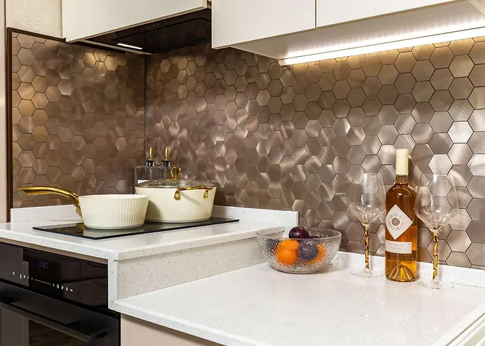 Daire Sunny Modern 1br Retreat With Cozy Balcony *