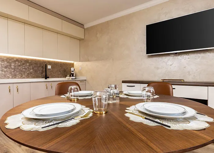 Sunny Modern 1br Retreat With Cozy Balcony Daire