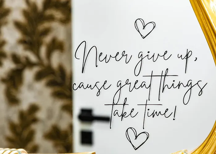 Daire Sunny Modern 1br Retreat With Cozy Balcony