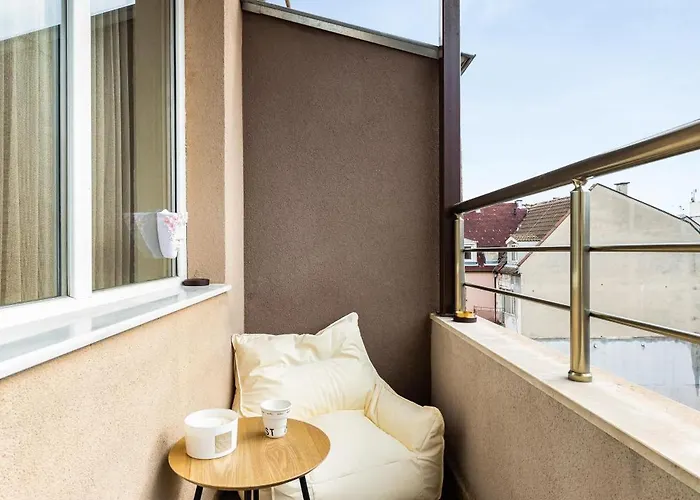 Sunny Modern 1br Retreat With Cozy Balcony Filibe